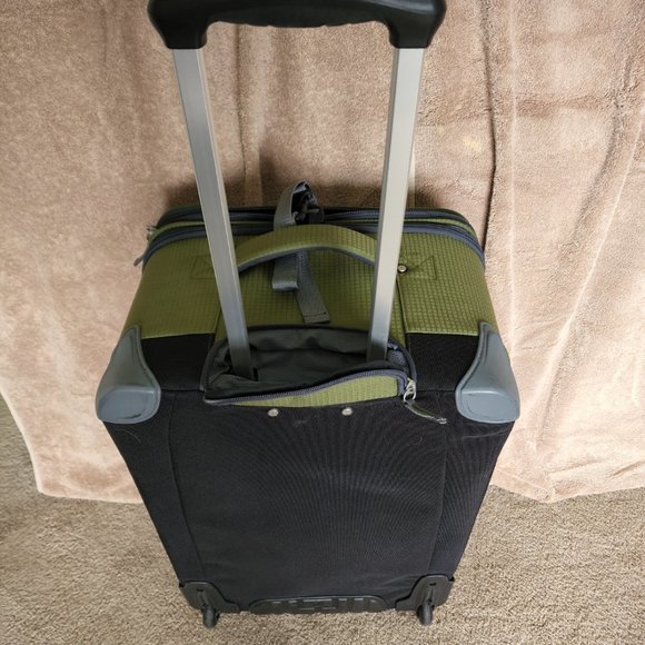 High Sierra Green & Black Luggage - 15" Carry-on & 28" Suitcase - Picture 6 of 11